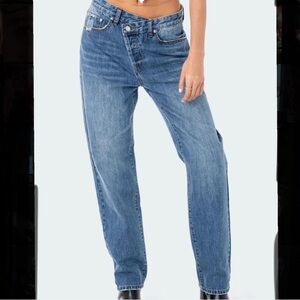 Crossover boyfriend jeans💙